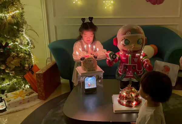 章子怡把女兒寵成小公主!醒醒穿白裙像汪峰翻版,美貌不及小蘋果 章子怡把女兒寵成小公主!醒醒穿白裙像汪峰翻版,美貌不及小蘋果