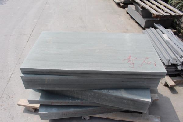 青石作為砂岩的一員，有哪些特點？