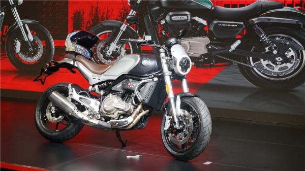 錢江釋出“低價版”幼獅500,排量提升重量減小,依舊祖傳後搖臂 錢江釋出“低價版”幼獅500,排量提升重量減小,依舊祖傳後搖臂