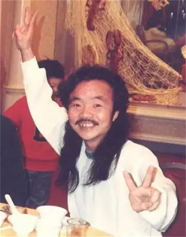 一生風流瀟灑的古龍，唯一留給兒子的撫養費是《天涯明月刀》版權