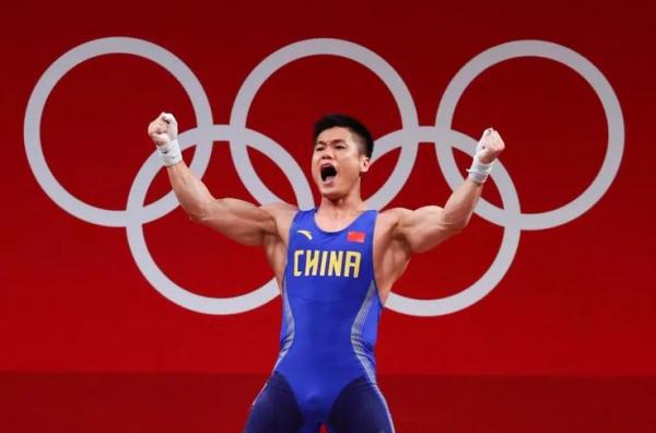 解說甚至提前宣佈李大銀獲得挺舉冠軍，但他不這麼認為