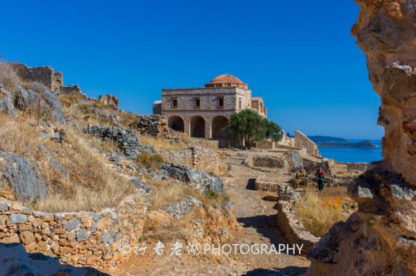 僅20人的小島，儲存著中世紀城堡，90%本地遊客是去拍婚紗度蜜月