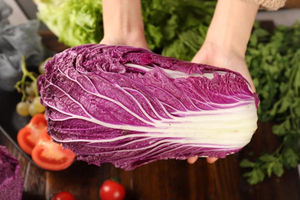 女人要想“老的慢”，多吃這5種食材，營養全面，面如桃花顯年輕