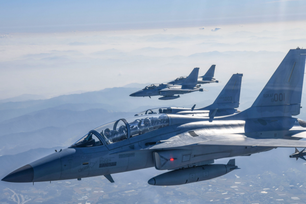 總統親自打廣告,升級版FA-50亮相首爾防務展,曾誤炸菲律賓士兵 總統親自打廣告,升級版FA-50亮相首爾防務展,曾誤炸菲律賓士兵