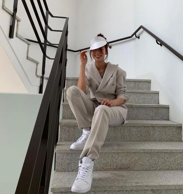 這個被嘲矮的超模火了!一臉硬傷,為啥還被Dior、Prada搶著寵? 這個被嘲矮的超模火了!一臉硬傷,為啥還被Dior、Prada搶著寵?