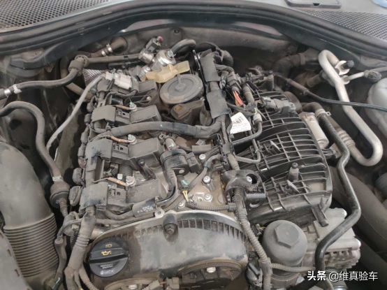 奧迪A6L四年貶值18萬，檢測師看了眼車頭就知道這輛車不簡單