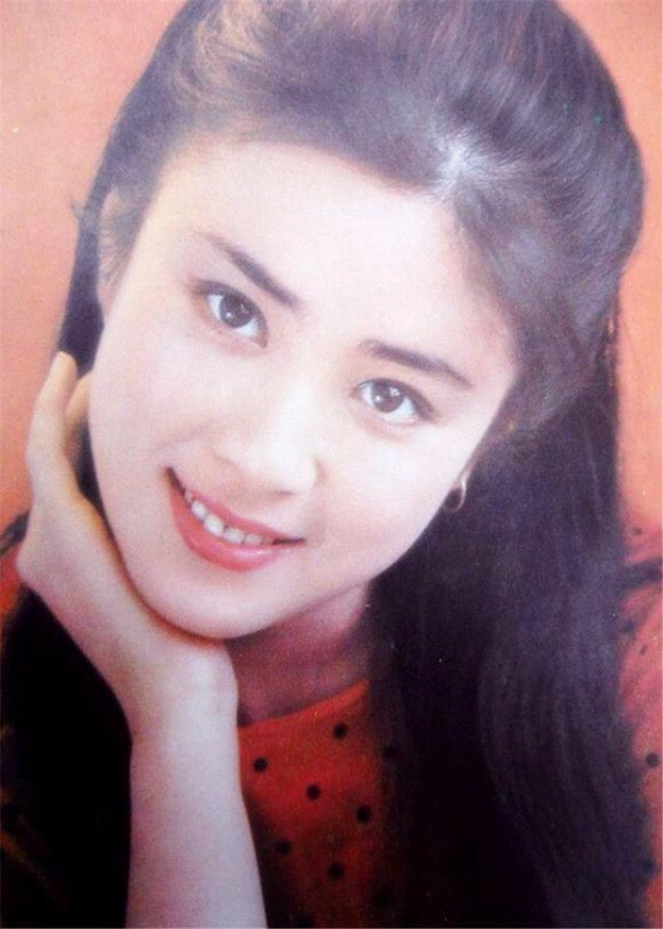 最美妲己傅藝偉，因吸毒毀了自己也害了兒子，你為何自甘墮落？