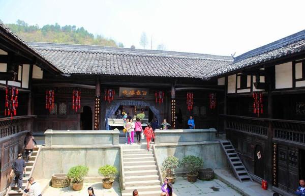 陝西一“鉅富豪宅”走紅,主人一生娶了6個老婆,距市區2小時車程 陝西一“鉅富豪宅”走紅,主人一生娶了6個老婆,距市區2小時車程