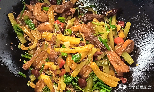 想吃乾鍋蝦不用去飯店，教你在家做，下酒又下飯一大鍋不夠吃