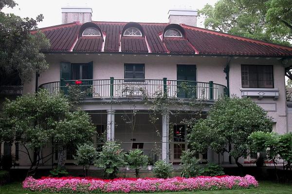 北京一座偉人故居，曾先後出過“兩位皇帝”，是末代皇帝溥儀的家