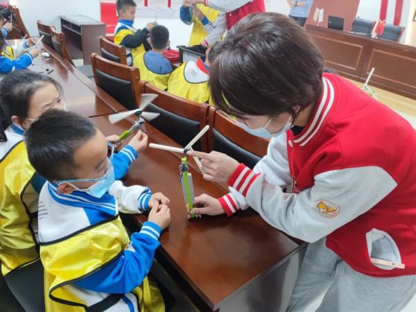 科技強國 做未來世界的創造者——柴樓興園社群開展樂高實踐營活動