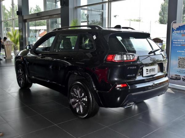 這款SUV四驅不錯，美系合資尺寸不小，實拍Jeep自由光