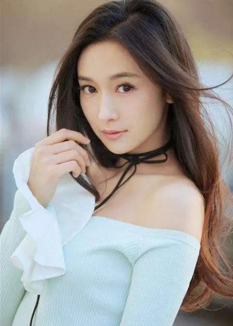 李斯抱怨拘秦桎，若將玉骨冰姿比，寧堪作吏風塵下