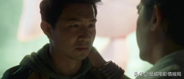 漫威《尚氣》龍鱗武器堪比振金?驚奇隊長、班納博士彩蛋現身 漫威《尚氣》龍鱗武器堪比振金?驚奇隊長、班納博士彩蛋現身