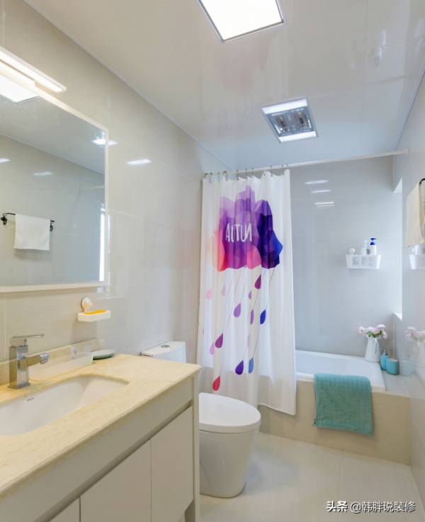 120㎡極簡新房，清亮的薄荷綠牆面，吧檯和餐邊櫃是最大亮點