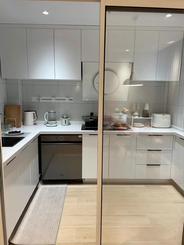 再買房，就照她家這樣裝，全屋大白牆、無主燈，乾淨利落，好舒服