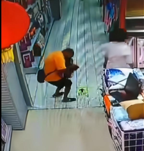 再次看到父親坐死孩子的影片,提醒家長:要多掌握一些醫學常識 再次看到父親坐死孩子的影片,提醒家長:要多掌握一些醫學常識