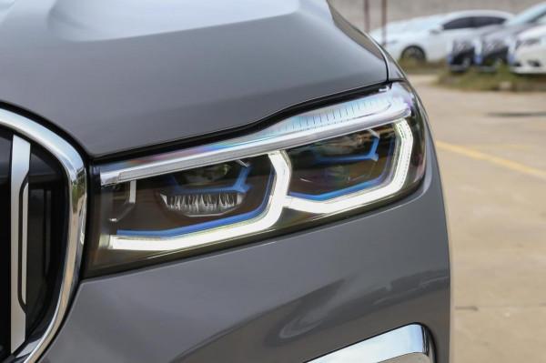 真正的旗艦D級車，軸距超3米2，動力強勁又豪華，實拍寶馬7系