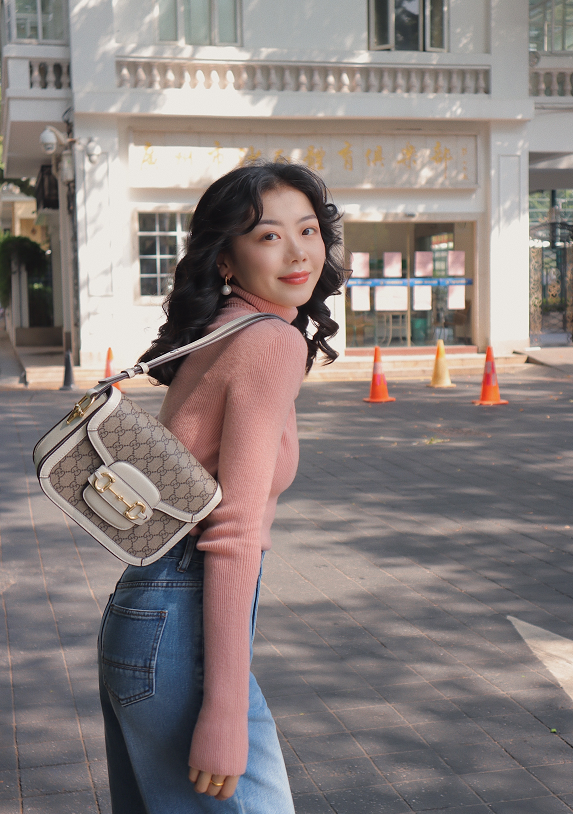 作為精緻女人，秋冬一定要有件“羊絨衫”，散發濃濃女人味太氣質