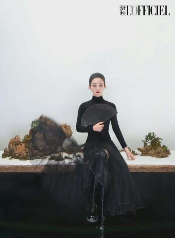 趙麗穎古風大片美回巔峰！長裙搭斗篷比女俠颯氣，絕美容顏太搶鏡