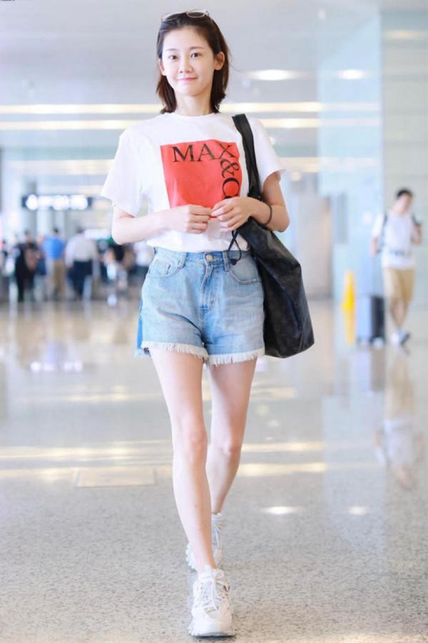 苗苗日常穿搭只有說美了 粉絲們覺得她顏值如何評論關注轉發分享