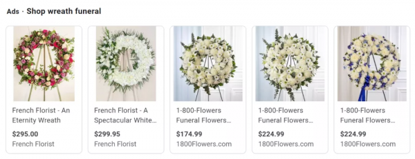 詭異的日本街頭：滿地花圈、滿臉開心