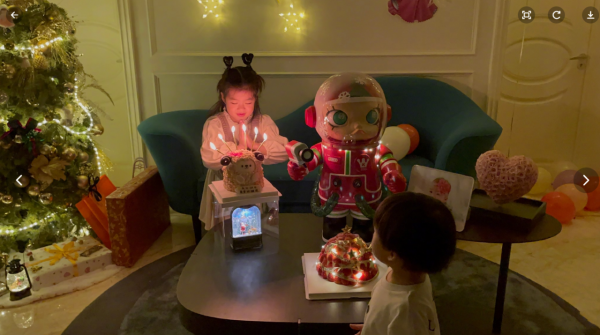 汪峰兒子為親姐慶生,穿白色衛衣面板白皙,小臉卻像同父異母的姐 汪峰兒子為親姐慶生,穿白色衛衣面板白皙,小臉卻像同父異母的姐