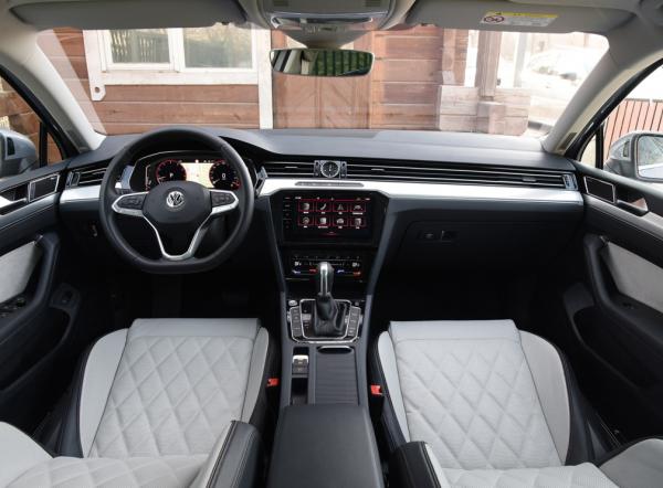 外觀大氣有活力，內飾突出高階感，大眾邁騰值得選嗎？