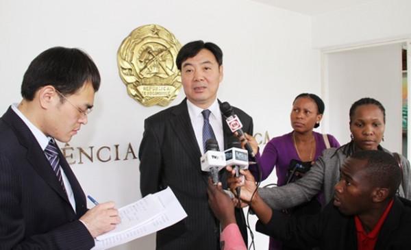 中國外交官涉險救人質內幕：半島臺上喊話，清真寺裡周旋