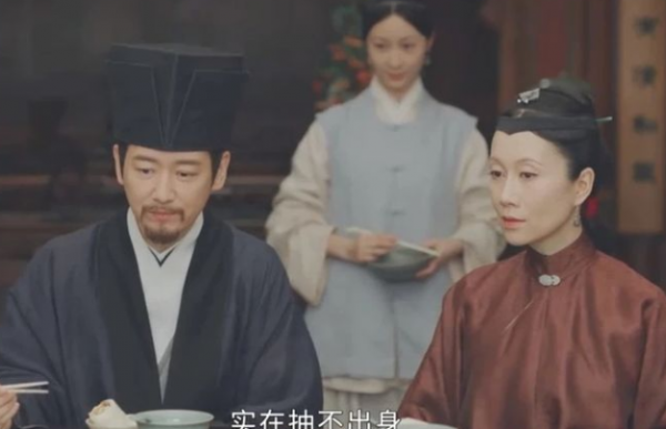 一瘦就顯男相！從熱巴到李嘉欣，女明星還是長點肉好看