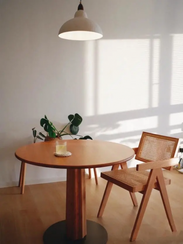 實木餐桌“十買九坑”？網友：後悔買錯了