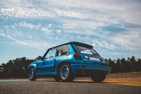 40年前的老車改成賽博朋克風格,158馬力變400馬力 40年前的老車改成賽博朋克風格,158馬力變400馬力