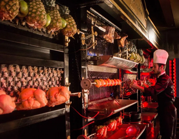 龍蝦烤肉堆成山，上百種甜點乳酪，這家法國自助餐廳能把人饞哭