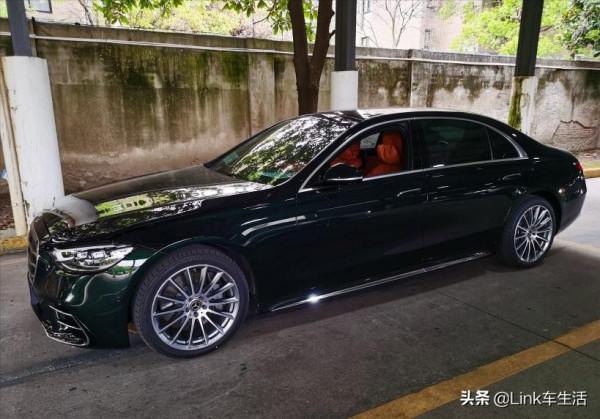 實拍墨綠色全新賓士S級,感受旗艦豪華轎車的強大氣場 實拍墨綠色全新賓士S級,感受旗艦豪華轎車的強大氣場