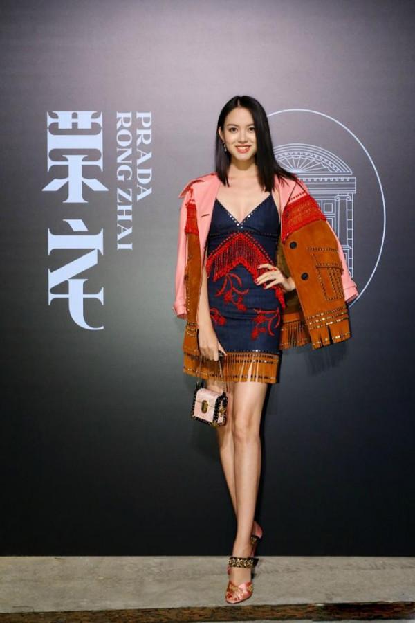 章子怡在張梓琳面前，氣場弱爆了，會因為矮而很自卑吧？