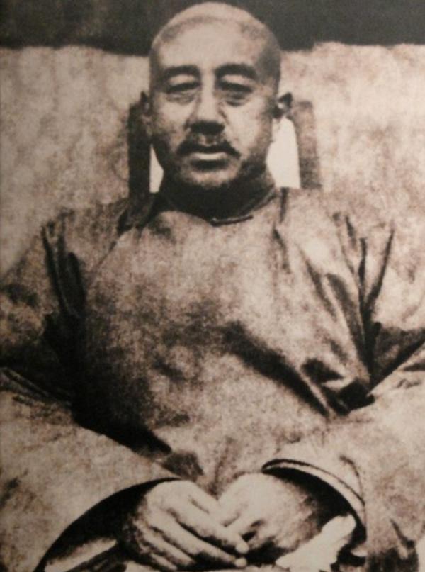 周恩來父親周貽能：攢錢28年只為風光葬妻，兒子成首長仍堅持打雜