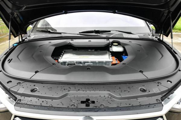 一臺純電比亞迪e9首年養車費用是多少錢？