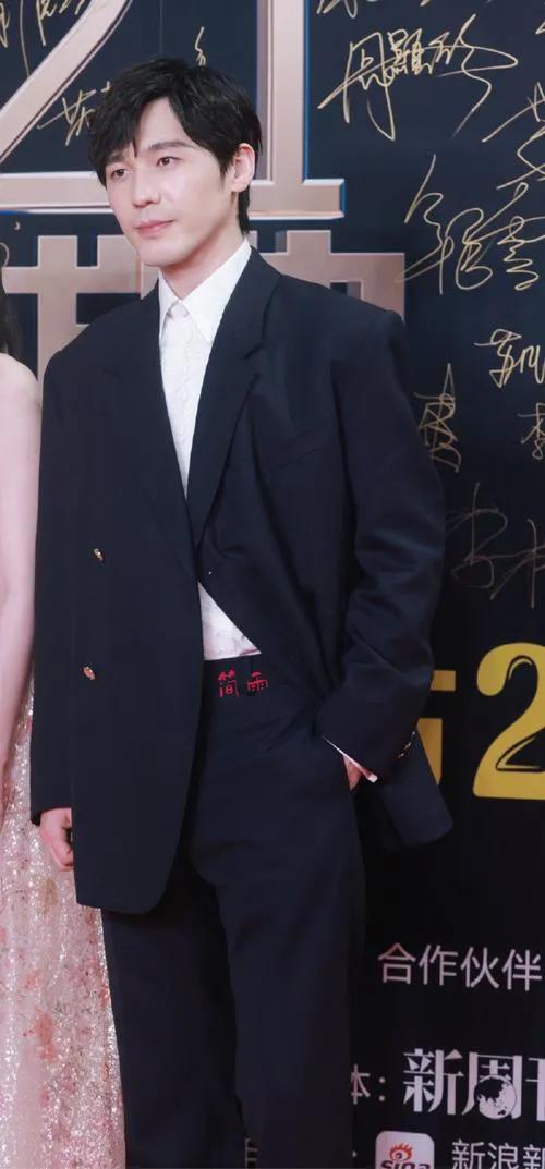 國劇盛典紅地毯:有驚喜也有驚嚇,毛曉彤最驚豔,劉奕君意外翻車 國劇盛典紅地毯:有驚喜也有驚嚇,毛曉彤最驚豔,劉奕君意外翻車