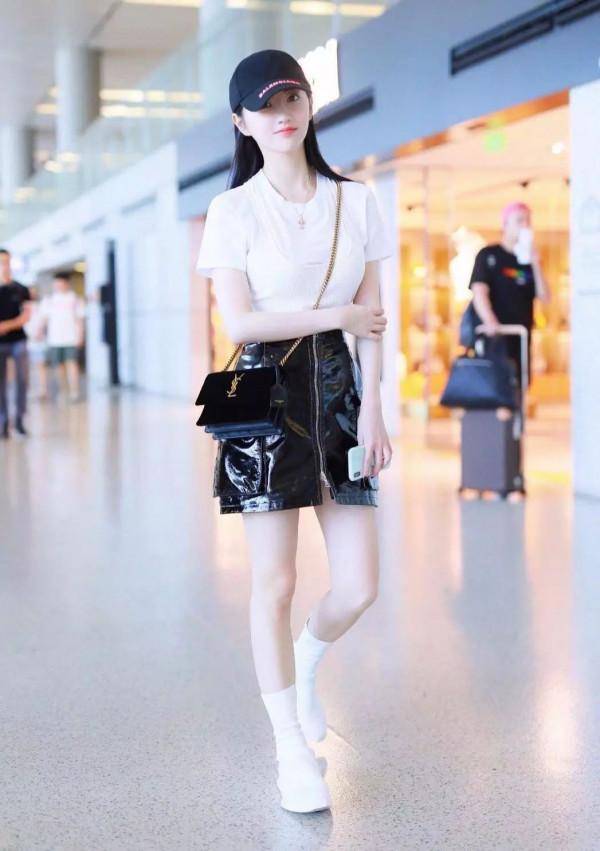 景甜關曉彤走機場,穿裙子秀長腿,個個驚豔!160cm沈月太會穿 景甜關曉彤走機場,穿裙子秀長腿,個個驚豔!160cm沈月太會穿