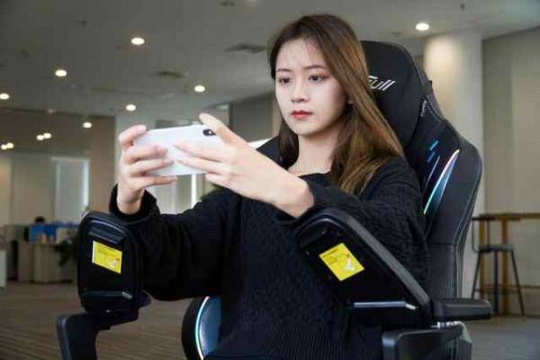 炫酷指數拉滿！這個電競椅竟然帶螢幕—傲風 機械大師Pro電競椅上手體驗