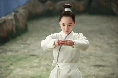 演技大爆發，這6位一人分飾多角出神入化，性格迥異讓人眼前一亮