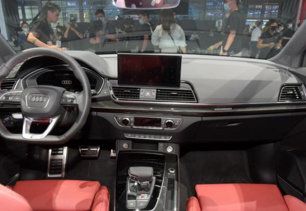 豪華效能SUV對撞:奧迪SQ5對比賓士AMG GLC 豪華效能SUV對撞:奧迪SQ5對比賓士AMG GLC