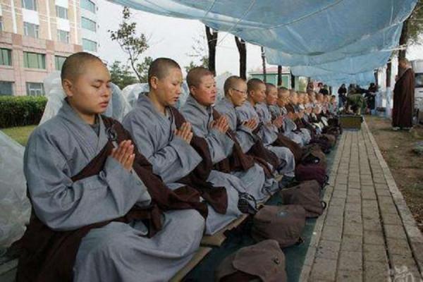 東北純正尼姑廟，一天一頓飯，不搞旅遊，不收門票，定期外出化緣