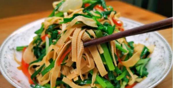 豆皮炒韭菜,最接地氣的家常菜,清淡又營養,好吃還不貴 豆皮炒韭菜,最接地氣的家常菜,清淡又營養,好吃還不貴