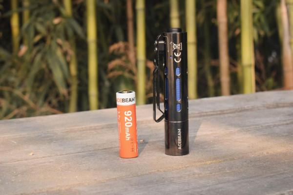 手電還能減壓？好玩到停不下來！ACEBEAM騎士RX AA小直體驗