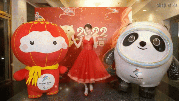 金晨毛曉彤林允李斯丹妮冰墩墩雪容融跳虎步舞