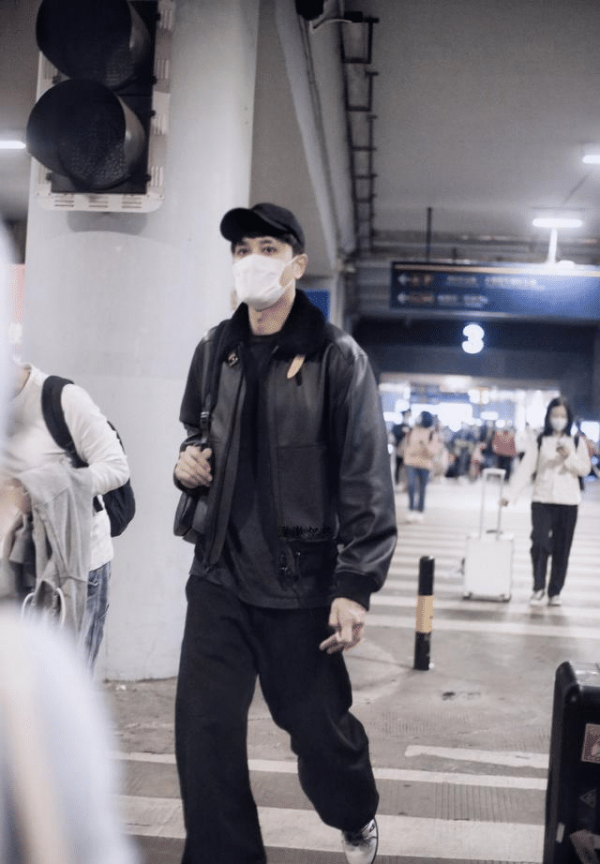 超185cm的男星現實中長啥樣？彭冠英腿太長，龔俊又高又瘦