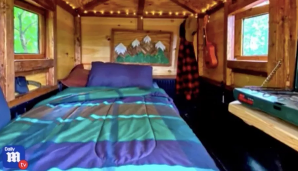 外國妹紙想用一個小發卡,跟別人換一棟房子,最後居然成功了 外國妹紙想用一個小發卡,跟別人換一棟房子,最後居然成功了