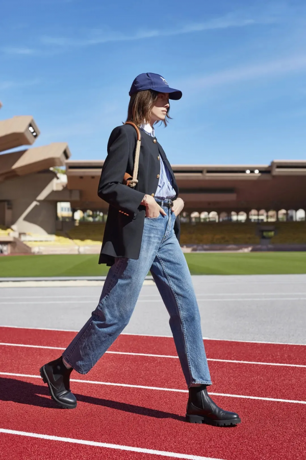 馬丁靴過時了,今年秋冬最火的是切爾西靴,配裙子、褲子都有範兒 馬丁靴過時了,今年秋冬最火的是切爾西靴,配裙子、褲子都有範兒