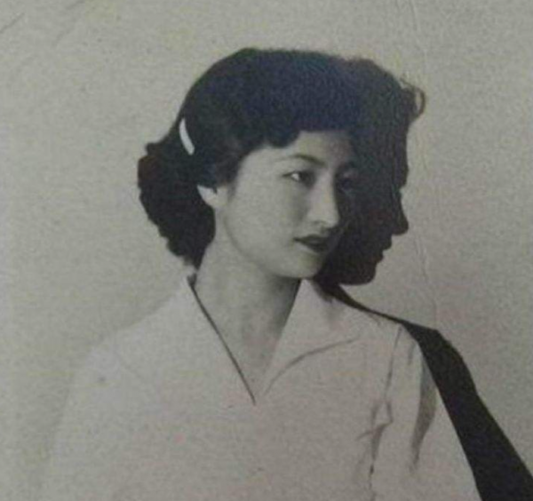 女特務潛伏西北三十年，為隱藏身份嫁給一農民，生兒育女生活30年